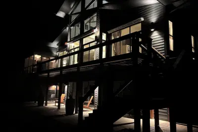 Image de Lake front house near Clemson University