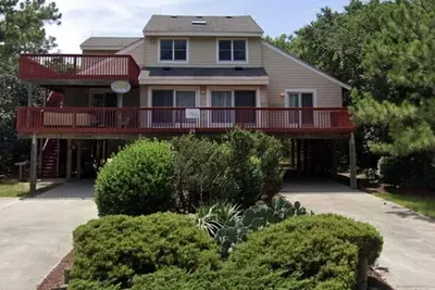 Image de Spacious 6 Bedroom, 3000 sq ft, w/ New Hot Tub, close to the beach!