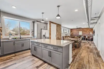 Image de Gathering Tree's 6 Boutique Queen Suites Downtown Retreat