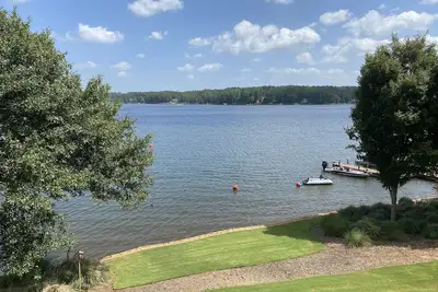 Image de Gorgeous Waterfront View Condo in Cuscowilla on Lake Oconee