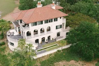 Image de 5 Acre Estate with 7 Private Islands on Deep Water
