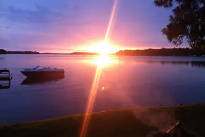 Image de Lakeside Cabin - Sandy Beach & Amazing Lake View!