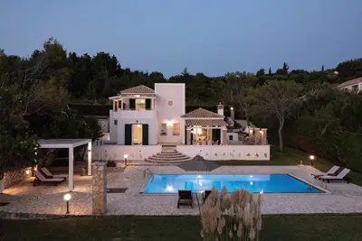 Villa Victoras- Beachfront Villa