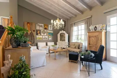 Image de Serene Seaside Bliss - Lush&Secluded Garden Oasis