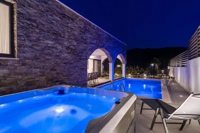 Image de Villa Eden with heated private pool, a hydromassage, a Hot-tub, a fun zone room, 4 en-suite bedrooms