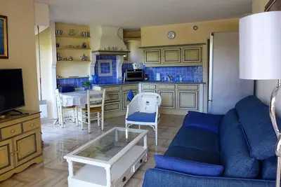 Image de Appartement  41 m2, terrasse, parc et  piscine. Plages à 10 mn à pieds.