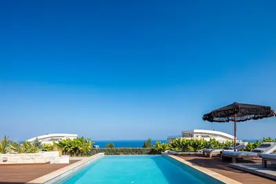 Image de Stylish Villa With Boho Decor, Heated Pool, Lawn Garden, sea Views & Playground!