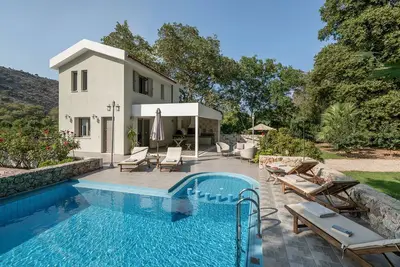 Villa Nature, Private Pool, 5 min to Sandy Beach!