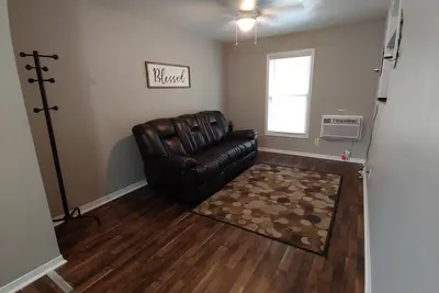 Image de Executive Short-Term Rental 2-Bed 1-Bath Pets Allowed