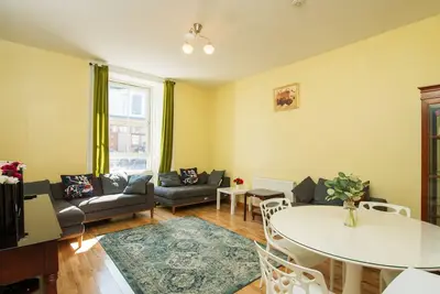 Image de 7 Bedroom Townhouse