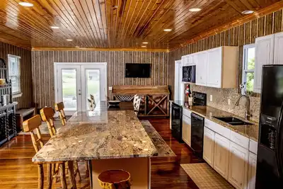 Image de Beautiful Private Updated Farmhouse