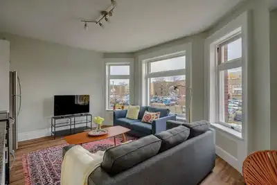 Image de Premium Bi-level Apartment in Heart of Midtown!