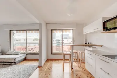 Image de Le philosophe -  La Défense\/Wifi\/Parking