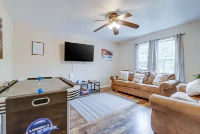 Image de Family Getaway W spacious living room area