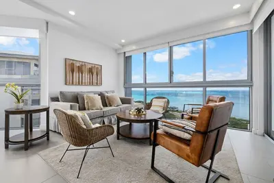 Image de Modern Oceanfront Getaway Apt. Azure – 716