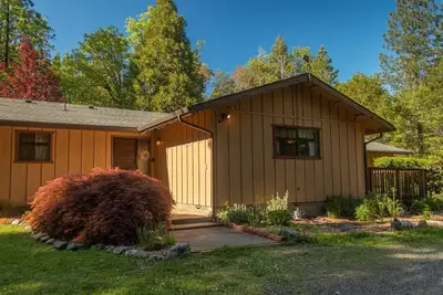 Image de Garner House: Secluded woodland home; spacious & comfortable, in natural setting
