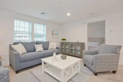 Image de New Luxury Boutique Plymouth Waterfront Condo