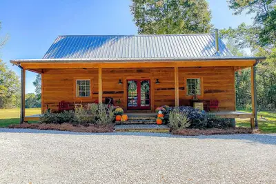 Image de Quaint Little Cabin with a view.
