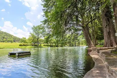 Image de Amazing Private Riverfront! Rope swing, floating and concrete Dock! Sleeps 10!