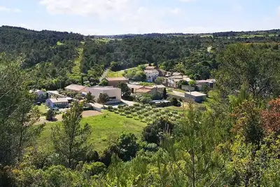 Image de maison dans les vignes