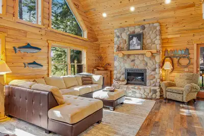 Image de Woodland Home w/ Great Game Room, Deck, W/D & Forest View - Near Cle Elum Lake