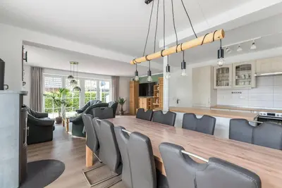 Image de Maison Sommerwind iii près de la mer du Nord avec cheminée, Wi-Fi, jardin, terrasse et Bbq