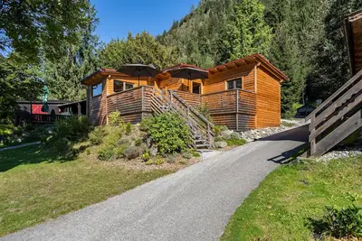 Image de Chalet zum Hirsch au camping Aufenfeld avec vue montagne