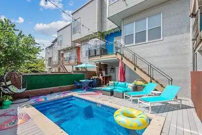 Image de The EaDo Wonderland - Heated Pool! !