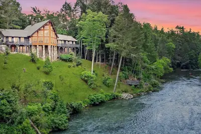 Image de Toccoa Riverside Retreat ~ 45-Acre Estate, Fire Pit, Pool, Sauna, & More!