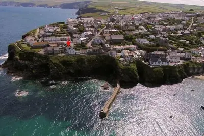 Beehive Cottage, pet friendly, with a garden in Port Isaac