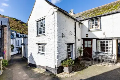 Temple Cottage, family friendly, with open fire in Port Isaac