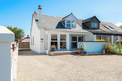Number 28, pet friendly, with open fire in Port Isaac