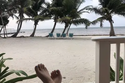 Image de Beach Front Condo Oceanview from every room sleeps 6