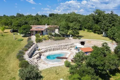Image de Villa Eternelle mit Pool und 10. 000 m2 Grundstück