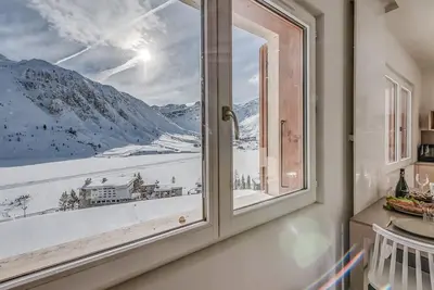 Image de Appartement rénové 4 pers, vue sur lac, hôtel inclus