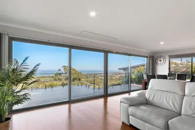 Image de Sea For Miles | Scenic Coastal Retreat
