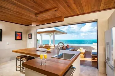 Image de Luxurious Beachfront 2 bedroom villa on Smith's Reef