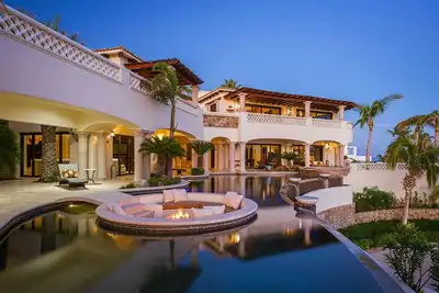 Image de Stunning 5br Villa Sandcastle includes Jacuzzi, Heated Pool, & Gourmet Kitchen + More!