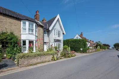Image de Hollyhocks - Walberswick