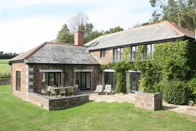 Image de The Old Granary, family friendly, with open fire in Rock