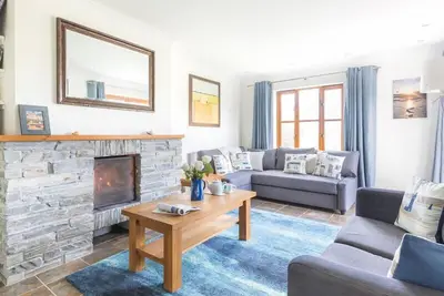 Image de Lundy Cottage, pet friendly, with a garden in Rock