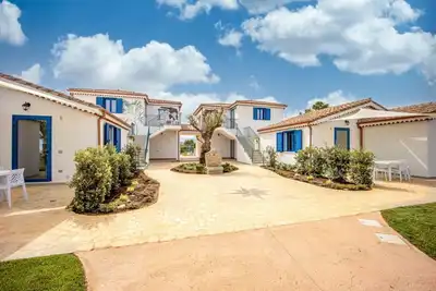 Image de Appartement Acquamarina N°1 dans résidence avec piscine à seulement 50m de la me