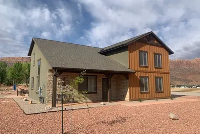 Image de Breccia House, just minutes from downtown Moab! Sleeps 16!