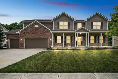 Image de Incredibly Spacious Carmel Home with Fully Equipped Kitchen - 4700 Sq Ft! Sleeps 15! Pet Friendly! by RedAwning