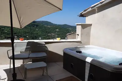Image de Maison avec Spa, dans un village perché du Luberon