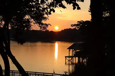 Image de Old Lake Charm with Million Dollar Views