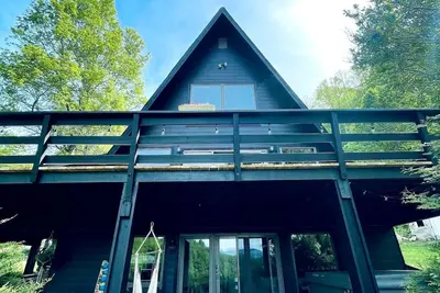 Image de Unique A-Frame Cabin near Boone! Sleeps 6, Hot Tub, large deck