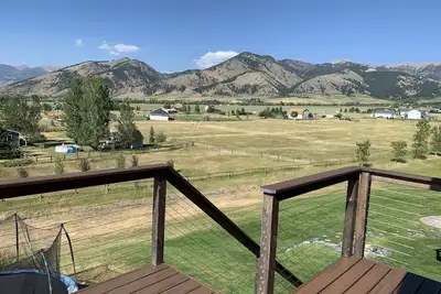 Image de Ski Resort, Mountain View, Hiking, Ynp, Car Rental Available