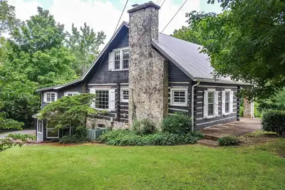 Image de Rustic Dover Retreat w/ Porch - Walk to Boat Ramp!
