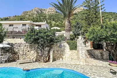 Image de Joli appartement pour 7 personnes avec Wifi, piscine, climatisation, Tv et balcon